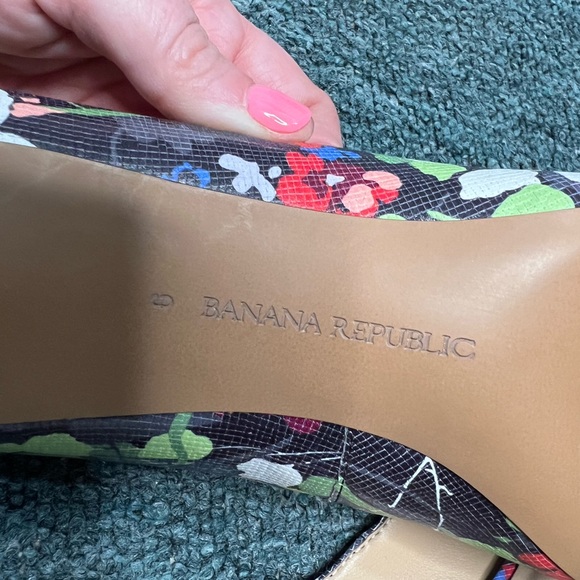 Banana Republic Floral Pumps Size 9 NWOB - Picture 4 of 5